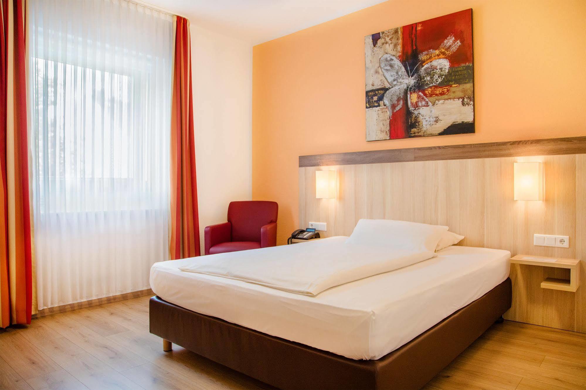 Montana Hotel Moenchengladbach Екстериор снимка